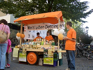Image Fairkaufswagen in der Fußgängerzone