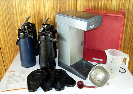 Kaffeemaschine mit Zubehör