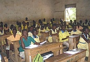 Schulkinder in der Partnerschule