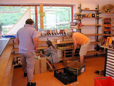 Image Ausräumen des Weltladens