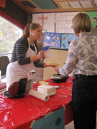 Die Ministranten backen Waffeln Die Ministranten backen Waffeln
