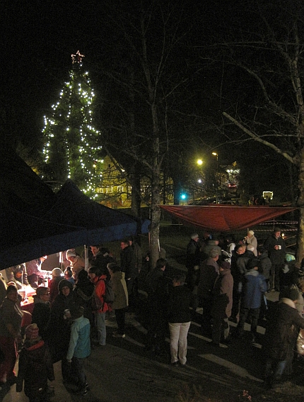 01Gluehweintreff2013